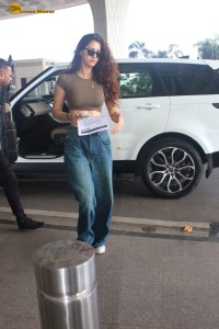 actress Disha Patani hot looks in a brown top and denim jeans