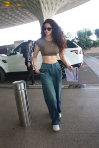 actress Disha Patani hot looks in a brown top and denim jeans
