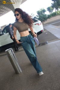 actress Disha Patani hot looks in a brown top and denim jeans