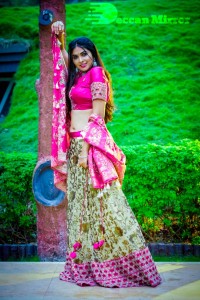 Actress Divi Vadthya photoshoot in a pink dress