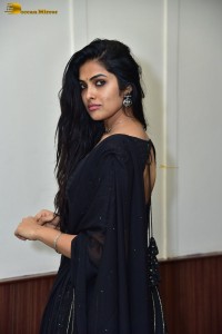 actress divi vadthya in a black lehenga choli dress
