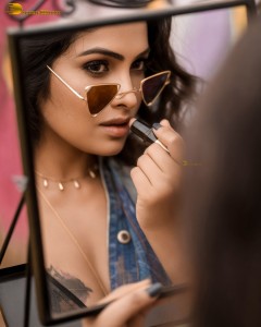 actress divi vadthya hot and sexy photoshoot