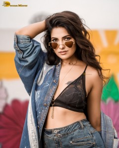 actress divi vadthya hot and sexy photoshoot