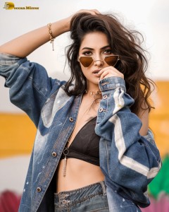 actress divi vadthya hot and sexy photoshoot