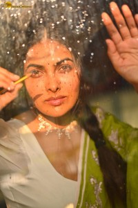 actress Divi Vadthya beautiful photoshoot in a green saree