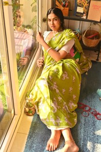 actress Divi Vadthya beautiful photoshoot in a green saree