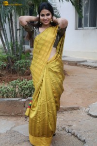actress Divi Vadthya fabulous in a yellow saree