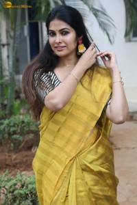 actress Divi Vadthya fabulous in a yellow saree