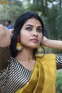 actress Divi Vadthya fabulous in a yellow saree