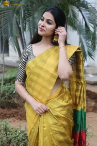 actress Divi Vadthya fabulous in a yellow saree