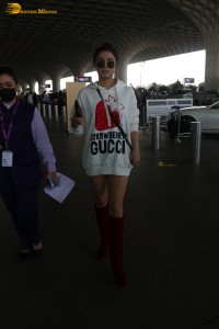 Bollywood actress divya khosla kumar spotted at mumbai airport