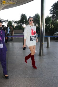 Bollywood actress divya khosla kumar spotted at mumbai airport