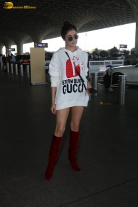 Bollywood actress divya khosla kumar spotted at mumbai airport