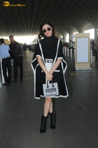 actress and producer divya khosla kumar spotted at mumbai airport