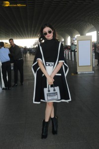 actress and producer divya khosla kumar spotted at mumbai airport