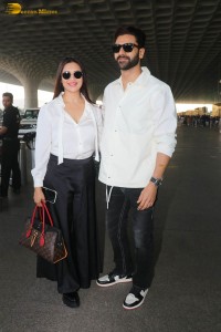 Divyanka Tripathi spotted with her husband Vivek Dahiya at mumbai airport on feb 26, 2023