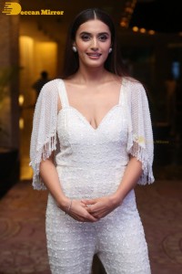 Divyansha-Kaushik-32