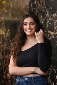 actress divyansha kaushik in a black top and denim jeans