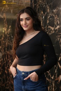 actress divyansha kaushik in a black top and denim jeans