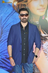 Dono Premiere attended by Kanikka Kapur, Paloma Dhillon, Sunny Deol, Salman Khan, Aamir Khan, and Shriya Saran