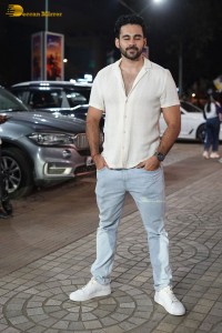 Celebrities including Rakul Preet Singh, Jackky Bhagnani, Dino Morea and Jimmy Sheirgill attended the special screening of the film 'Double XL' at Citi Mall
