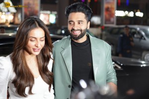 Celebrities including Rakul Preet Singh, Jackky Bhagnani, Dino Morea and Jimmy Sheirgill attended the special screening of the film 'Double XL' at Citi Mall