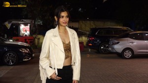 Celebrities including Rakul Preet Singh, Jackky Bhagnani, Dino Morea and Jimmy Sheirgill attended the special screening of the film 'Double XL' at Citi Mall