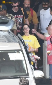 Singer Dua Lipa spotted in Mumbai in a yellow t-shirt