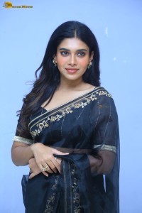 actress dushara vijayan sweet looks in a dark saree