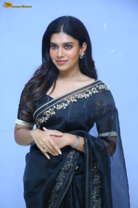 actress dushara vijayan sweet looks in a dark saree