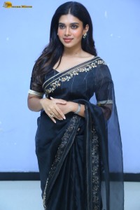 actress dushara vijayan sweet looks in a dark saree