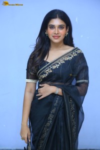 actress dushara vijayan sweet looks in a dark saree