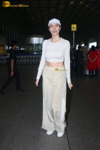 actress Elnaaz Norouzi gorgeous looks at mumbai airport