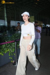 actress Elnaaz Norouzi gorgeous looks at mumbai airport
