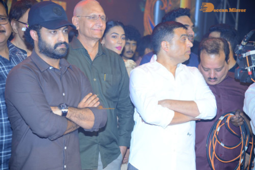 Telugu Movie Entha Manchivaadavuraa Thank You Meet attended by Junior NTR, Kalyan Ram and others