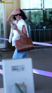 top model and bollywood actress esha gupta stylish looks at mumbai airport