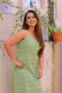 actress ester noronha sexy looks in a low neck green dress