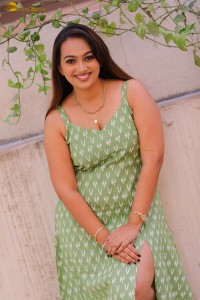 actress ester noronha sexy looks in a low neck green dress