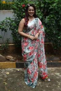 actress Ester Noronha in a floral saree