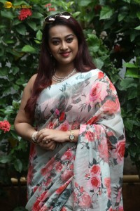 actress Ester Noronha in a floral saree