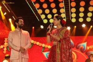 Falguni Pathak Navratri Utsav 2024 attended by Raashi Khanna and Vikrant Massey