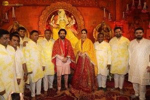 Falguni Pathak Navratri Utsav 2024 attended by Raashi Khanna and Vikrant Massey