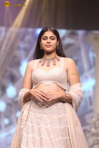 faria abdullah glamorous look while walking the ramp