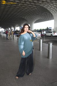 bollywood actress Fatima Sana Shaikh cute at mumbai airport