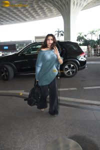 bollywood actress Fatima Sana Shaikh cute at mumbai airport