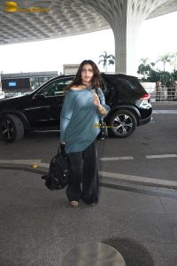 bollywood actress Fatima Sana Shaikh cute at mumbai airport