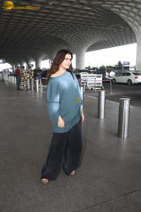 bollywood actress Fatima Sana Shaikh cute at mumbai airport