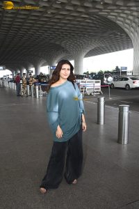 bollywood actress Fatima Sana Shaikh cute at mumbai airport