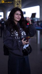 actress Fatima Sana Shaikh stylish looks at mumbai airport