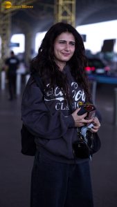 actress Fatima Sana Shaikh stylish looks at mumbai airport